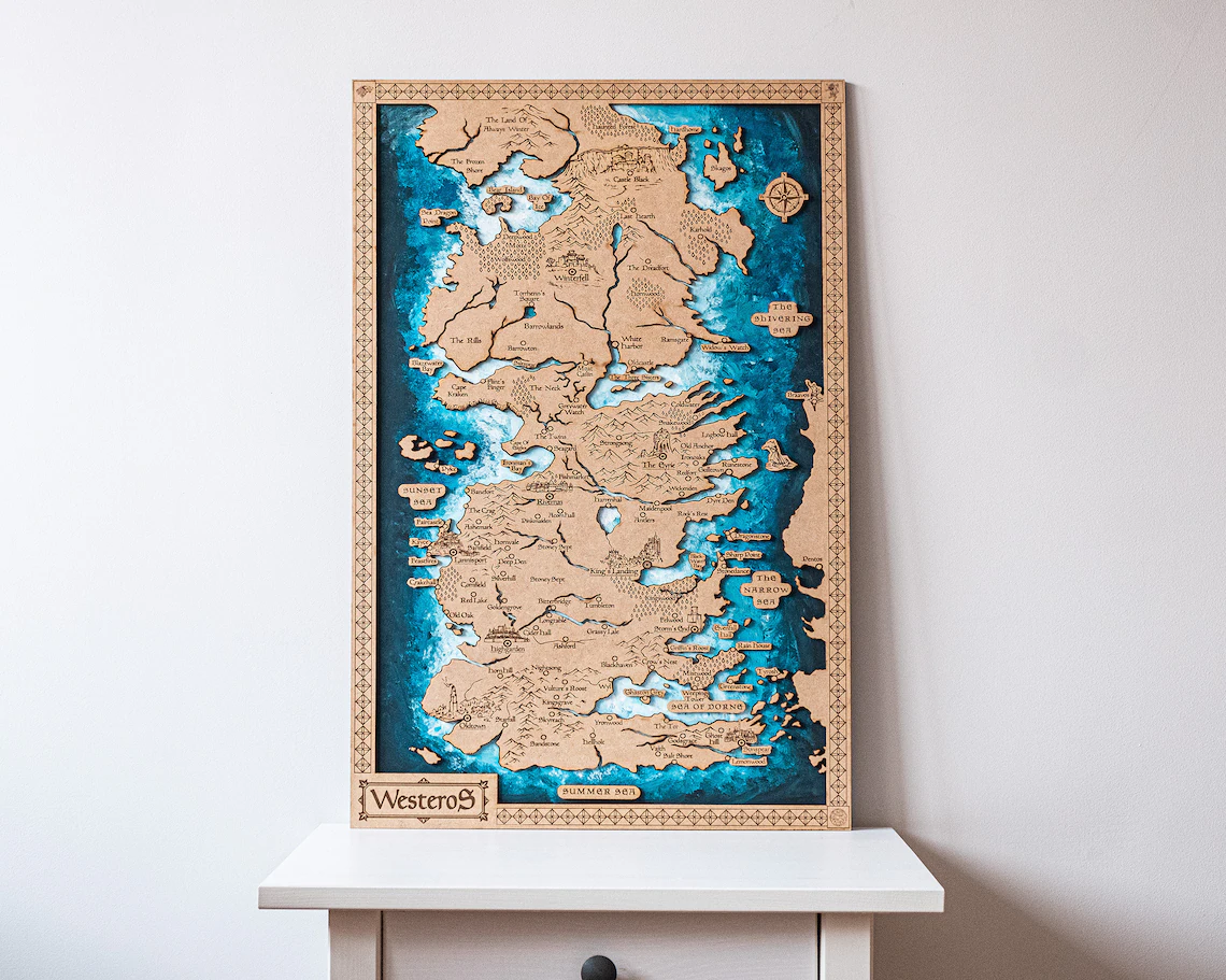 Mapa en madera de diferentes sagas